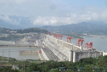 Одно сооружение в Китае замедлило вращение Земли и сместило полюс, - ученые