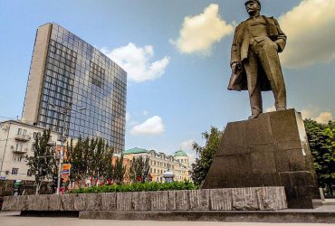 Зграї собак і щурів на вулицях, вода за графіком: як живе Донецьк після 11 років окупації