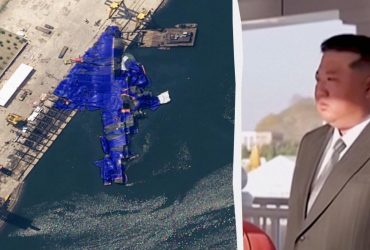 Перекинутий під час спуску 5000-тонний есмінець КНДР показали з супутника (фото)