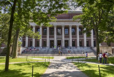 Через Трампа студенти з України можуть втратити право на навчання у Гарварді