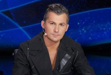 Все в диму: Женя Кот розповів про сильні вибухи біля дому під час нічного обстрілу Києва