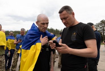 Не тільки про фронт: про що запитують бійці після повернення з полону