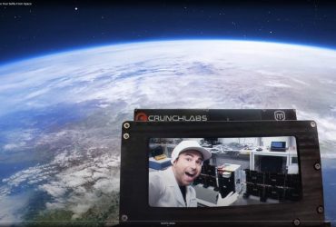 Колишній інженер NASA запустив сервіс, у якому можна зробити селфі в космосі на фоні Землі