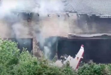 В Германии самолет врезался в дом: есть погибшие