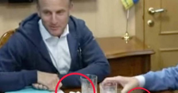 "Забули прибрати причандали": РФ запустила фейк про Макрона і наркотики, Париж різко відповів