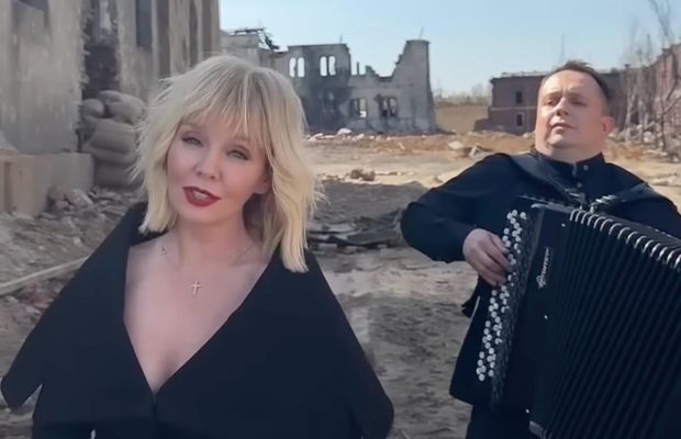"Пісні на розвалинах і танці на крові": путіністка Валерія зганьбилася співами на руїнах