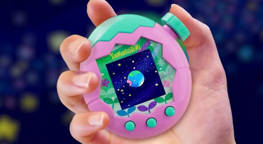 Японцы выпустили новую версию Тамагочи с целой планетой питомцев (видео)