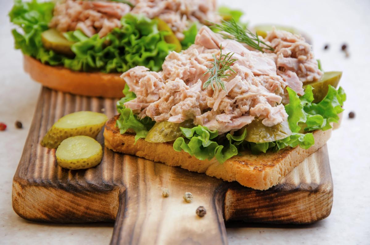 Тунец - это удобный, вкусный и полезный источник рыбы / фото ua.depositphotos.com Тунец - это удобный, вкусный и полезный источник рыбы / фото ua.depositphotos.com
