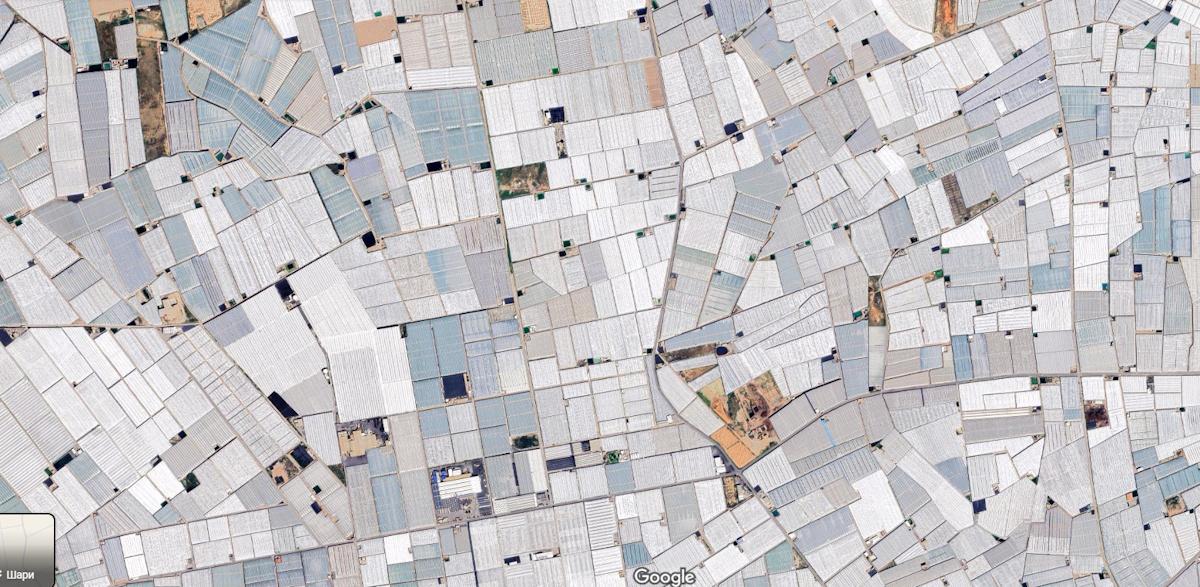 Тепличний комплекс з висоти пташиного польоту / фото google.com/maps