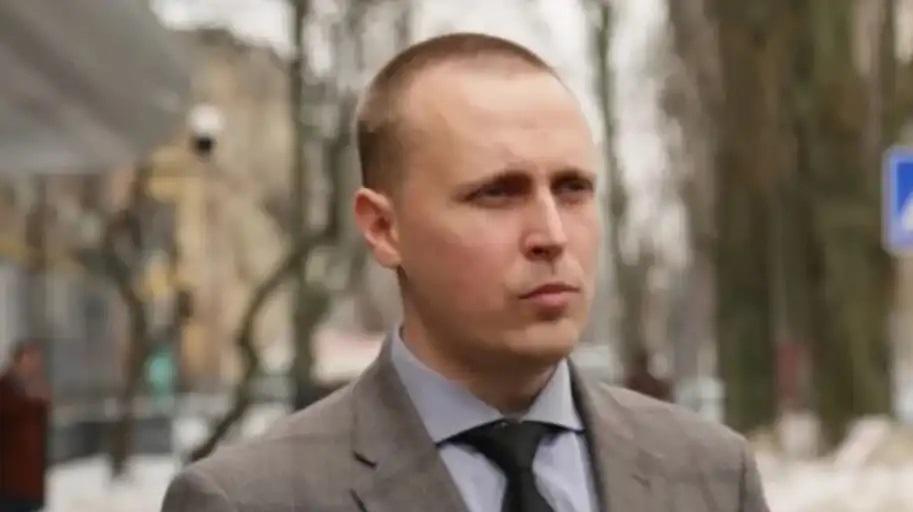 Керівник підрозділу детективів НАБУ та кандидат на директора БЕБ Скомаров приховав російське громадянство батька, який має бізнес в 'ЛНР', - ЗМІ Керівник підрозділу детективів НАБУ та кандидат на директора БЕБ Скомаров приховав російське громадянство батька, який має бізнес в 'ЛНР', - ЗМІ