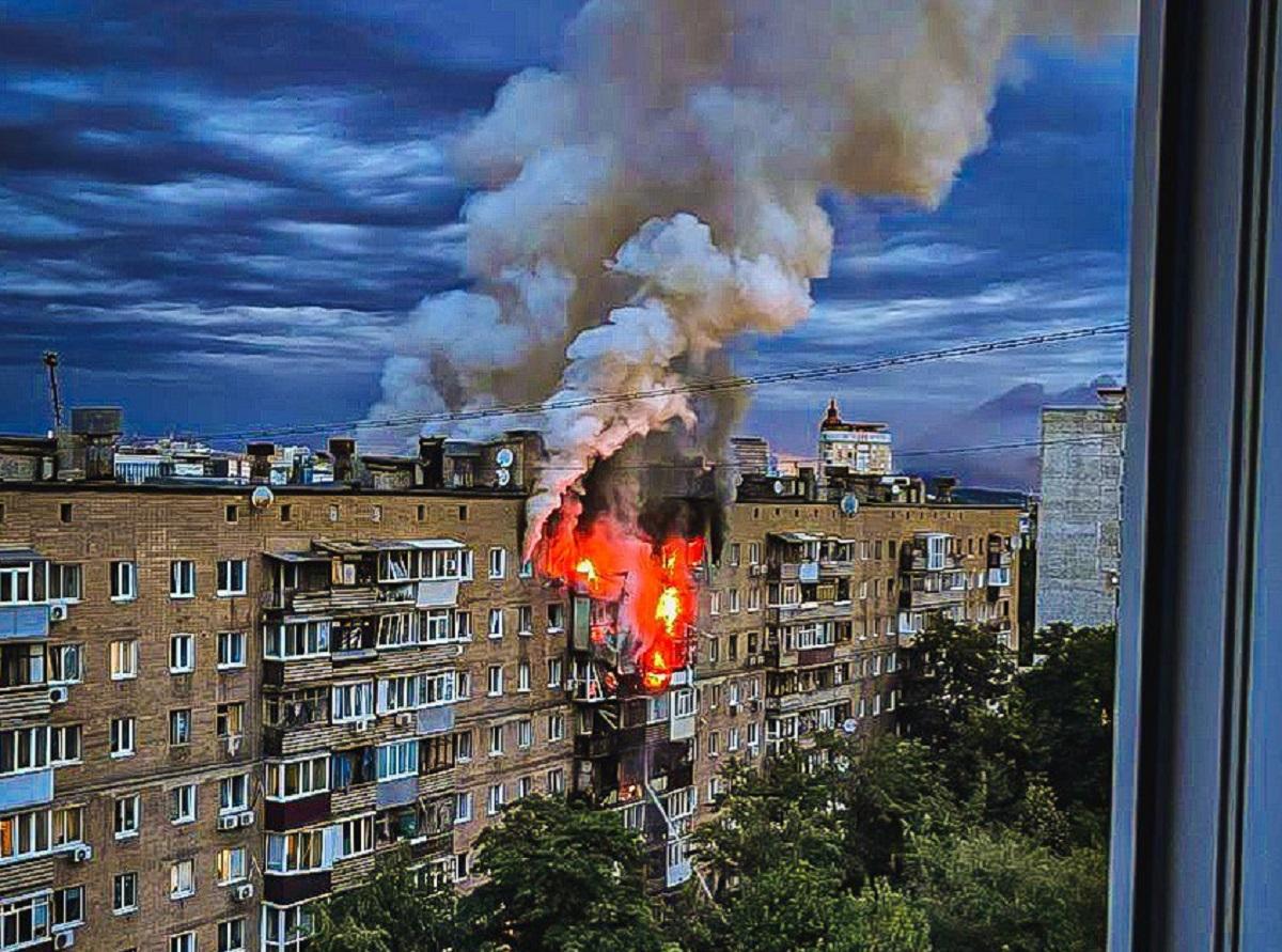 Оккупанты снова ударили по Харькову / фото ГСЧС Оккупанты снова ударили по Харькову / фото ГСЧС
