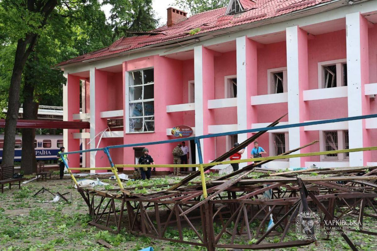 У місті внаслідок ударів РФ є значні руйнування / фото Харківська ОВА У місті внаслідок ударів РФ є значні руйнування / фото Харківська ОВА