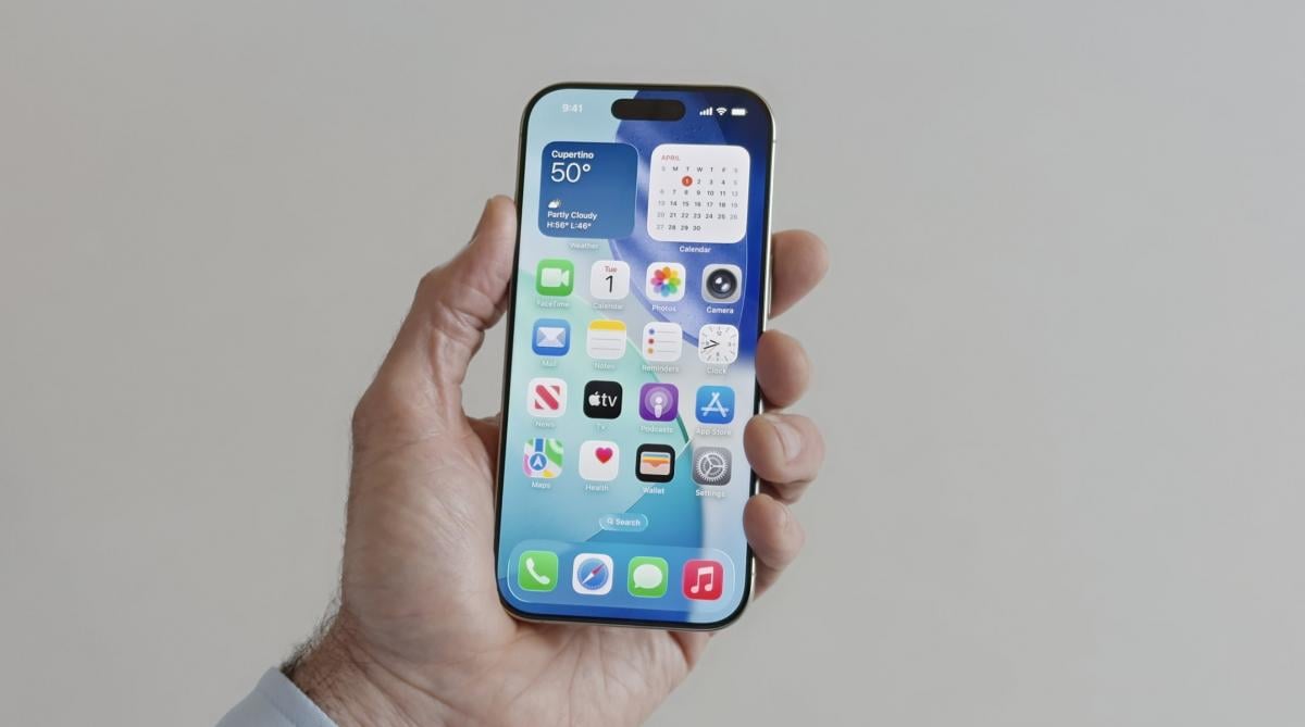 Apple представила iOS 26 у "скляному" стилі / Скріншот з презентації Apple представила iOS 26 у "скляному" стилі / Скріншот з презентації