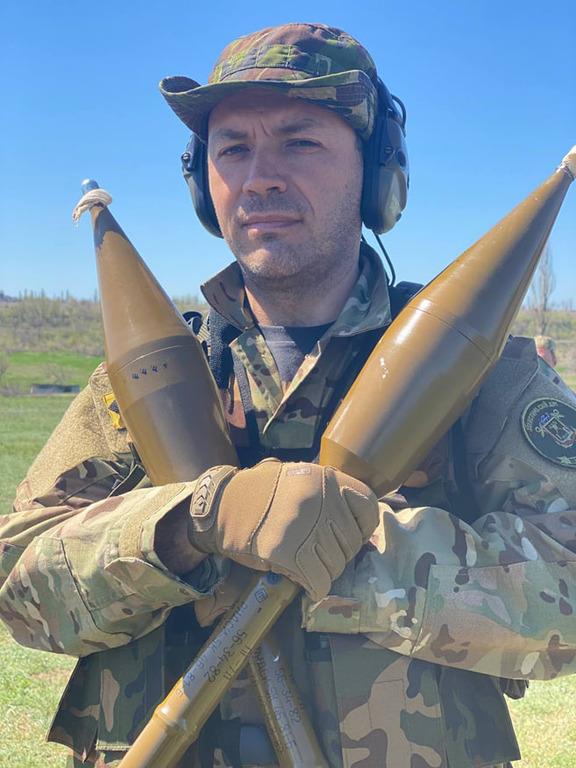 На фото зображений Олександр На фото зображений Олександр