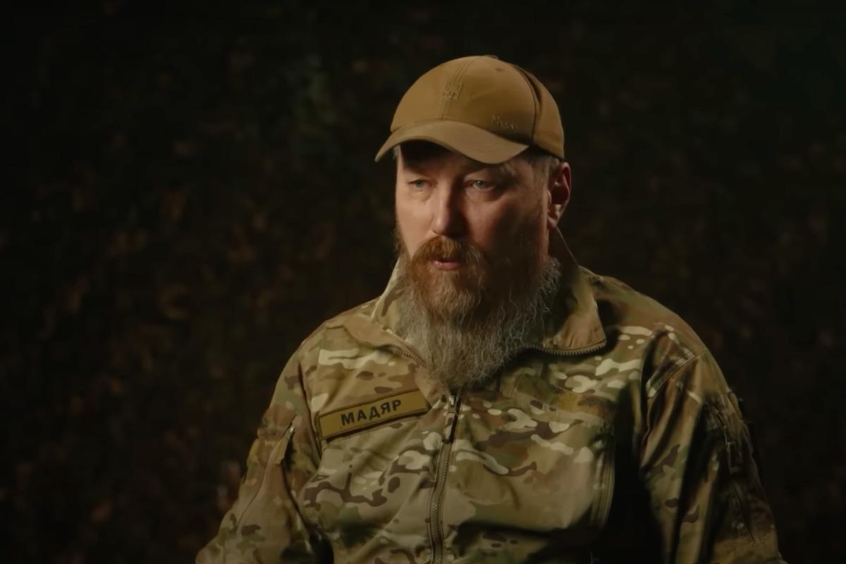 Роберт "Мадяр" Бровди стал нежелательным лицом в Венгрии Орбана / кадр из видео Роберт "Мадяр" Бровди стал нежелательным лицом в Венгрии Орбана / кадр из видео