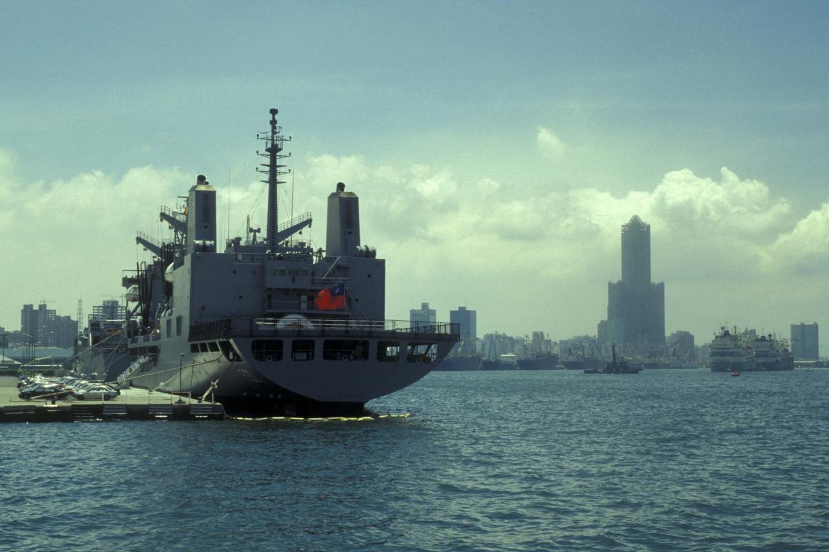 Енергія або незалежність: на тлі війни в Ірані Пекін намагається 'підкупити' Тайвань, - Reuters