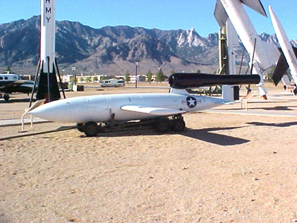 Американська Republic JB-2 Loon, яка була зібрана на основі реверс-інжинірингу уламків V-1 / Фото: Вікіпедія Американська Republic JB-2 Loon, яка була зібрана на основі реверс-інжинірингу уламків V-1 / Фото: Вікіпедія