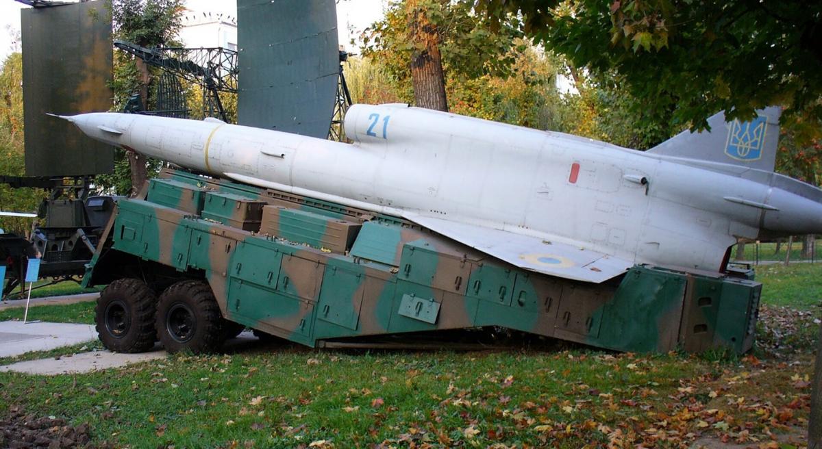 Через дефіцит ракет та дронів-камікадзе Україна змушена була використовувати перероблені старі радянські БПЛА "Стриж", які буквально є літаком без пілота / Фото: Вікіпедія/Музей ВПС ВС України у Вінниці Через дефіцит ракет та дронів-камікадзе Україна змушена була використовувати перероблені старі радянські БПЛА "Стриж", які буквально є літаком без пілота / Фото: Вікіпедія/Музей ВПС ВС України у Вінниці
