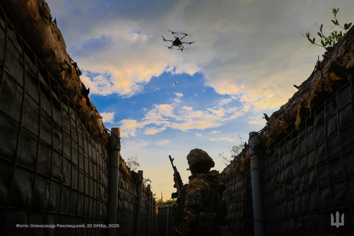 Украинские военные прячутся в окопах, чтобы защитить себя от вражеских дронов / фото 22 отдельная механизированная бригада Украинские военные прячутся в окопах, чтобы защитить себя от вражеских дронов / фото 22 отдельная механизированная бригада