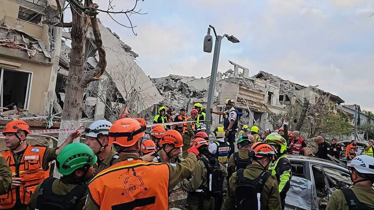 Иран нанес ракетній удар по Тель-Авиву/ фото x.com/Mdais