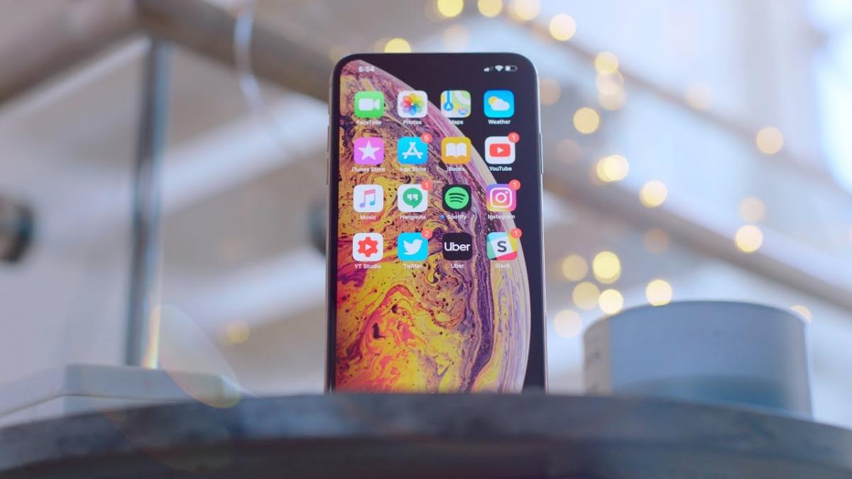 Apple заявляет, что iPhone XS теперь винтажный / Скриншот с ютуба Apple заявляет, что iPhone XS теперь винтажный / Скриншот с ютуба