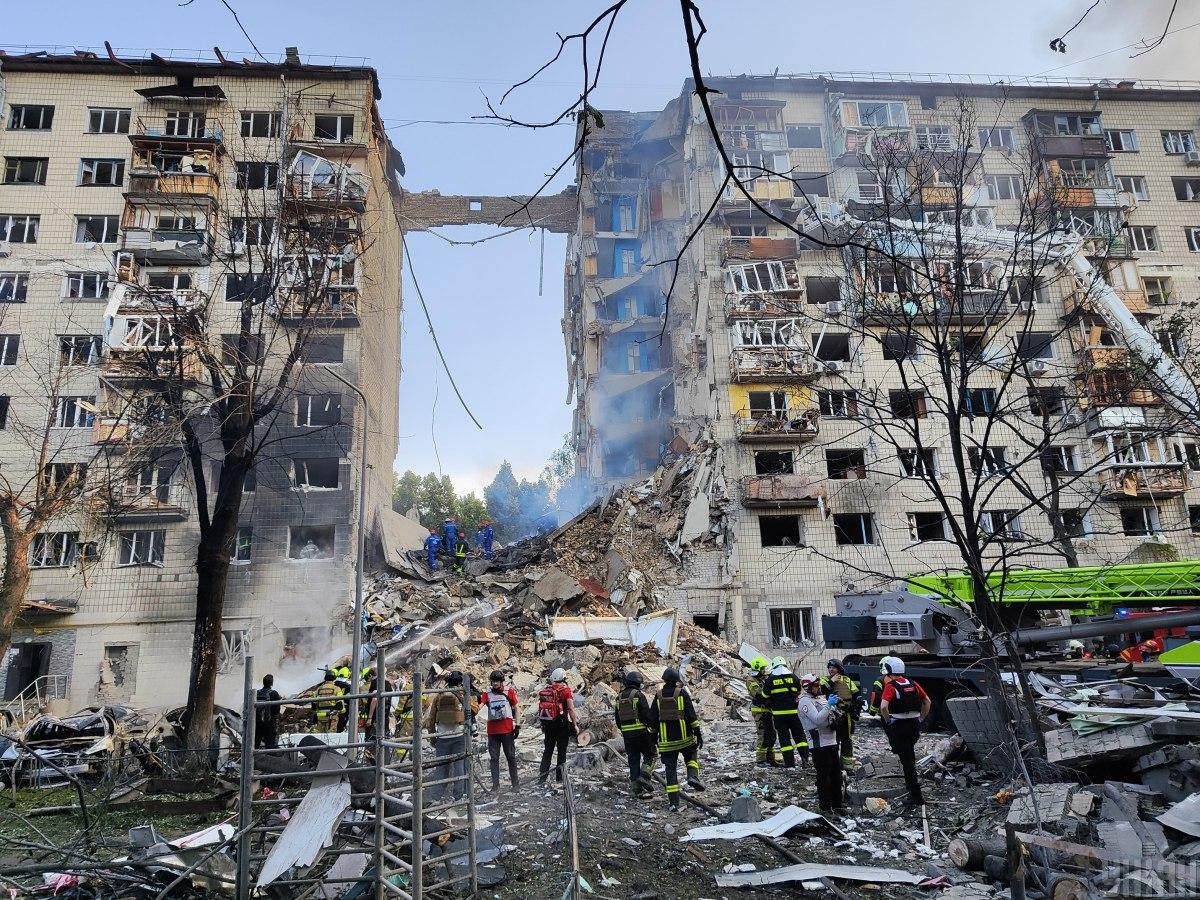 В Соломʼянському районі частково зруйнований будинок з 1 по 9 поверх / фото УНІАН, Олександр Синиця