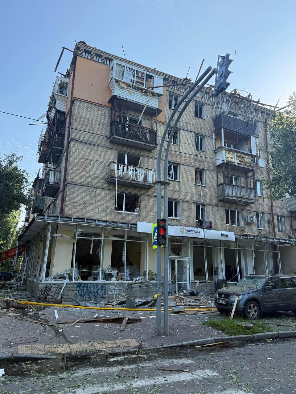 'Укрпошта' в Києві втратила два відділення через обстріл: куди тепер звертатися 'Укрпошта' в Києві втратила два відділення через обстріл: куди тепер звертатися