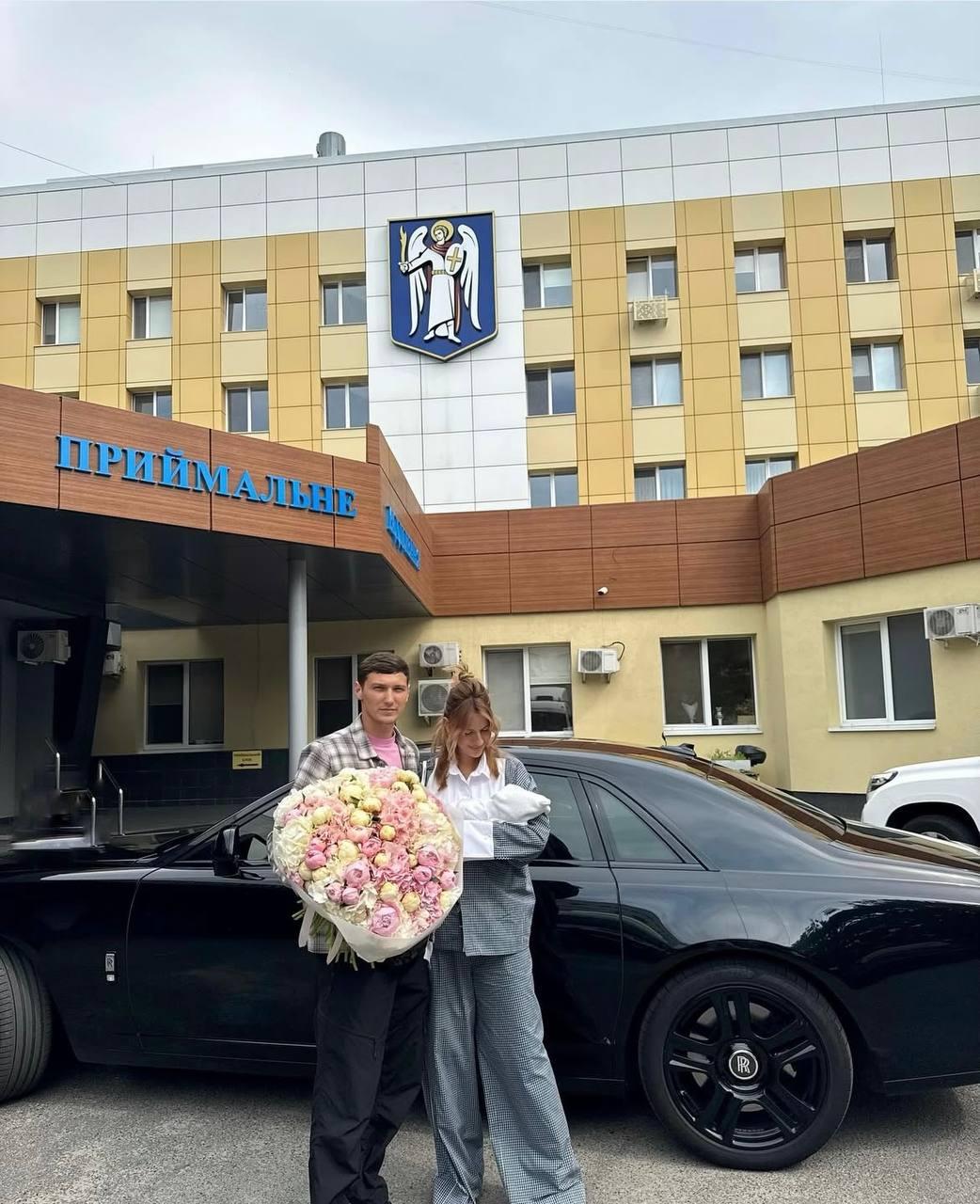Леся з обранцем та сином / фото інстаграм Лесі Нікітюк Леся з обранцем та сином / фото інстаграм Лесі Нікітюк