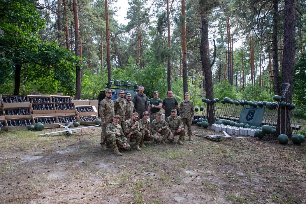 Кличко: 72 бригада та 411 окремий полк отримали від киян понад 2300 дронів и системи РЕБ Кличко: 72 бригада та 411 окремий полк отримали від киян понад 2300 дронів и системи РЕБ
