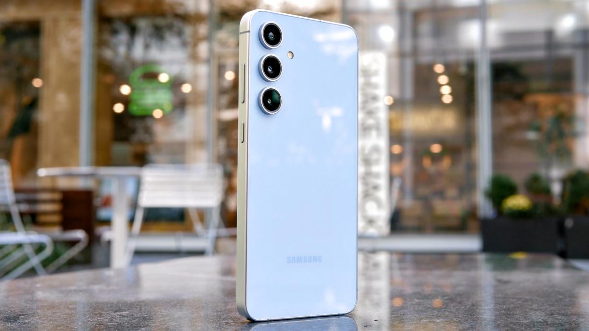 Недорогой и мощный Samsung Galaxy S25 FE представят осенью 2025 года / фото Tom's Guide Недорогой и мощный Samsung Galaxy S25 FE представят осенью 2025 года / фото Tom's Guide