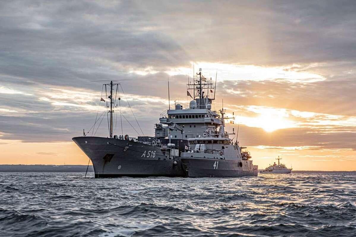 Військові кораблі Королівського флоту протягом трьох днів відстежували російські судна Військові кораблі Королівського флоту протягом трьох днів відстежували російські судна