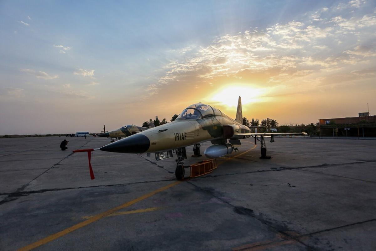Літаки Повітряних сил Ізраїлю завдали удару по двох винищувачах F-5 / фото IRNA Літаки Повітряних сил Ізраїлю завдали удару по двох винищувачах F-5 / фото IRNA