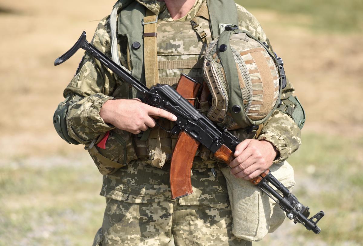 Чи буде різниця в оплатах контрактникам та мобілізованим: Сирський розкрив деталі