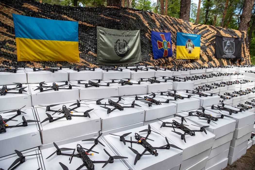 Громада столиці передала двом бригадам НГУ ще 1700 дронів різних типів, - Віталій Кличко Громада столиці передала двом бригадам НГУ ще 1700 дронів різних типів, - Віталій Кличко