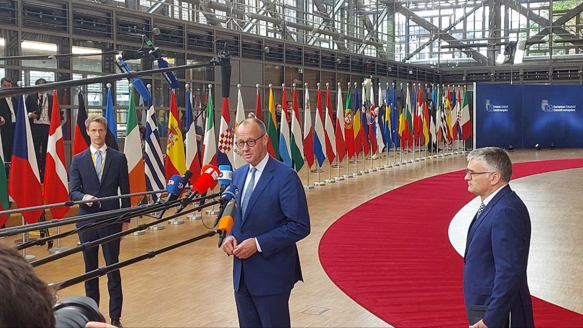 Мерц заявил, что Европа не может оказывать достаточное давление на Путина / фото: УНИАН, Виталий Саенко Мерц заявил, что Европа не может оказывать достаточное давление на Путина / фото: УНИАН, Виталий Саенко