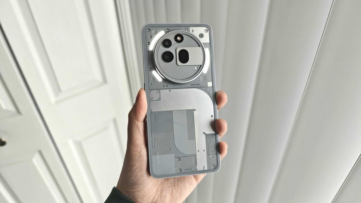 Nothing Phone 3a Pro предлагает лучшее соотношение цены и качество в 2025 году / фото ZDNET Nothing Phone 3a Pro предлагает лучшее соотношение цены и качество в 2025 году / фото ZDNET