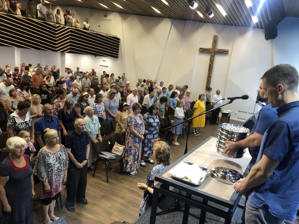 Богослужіння у церкві / фото Михайло Брицин Богослужіння у церкві / фото Михайло Брицин