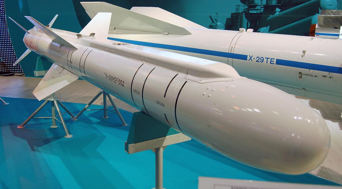 Ракета Х-38, на базе которой создана "бомбо-ракета" / фото wikipedia.org Ракета Х-38, на базе которой создана "бомбо-ракета" / фото wikipedia.org