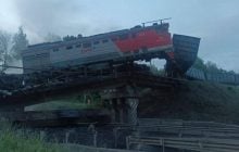 В РФ обвалился еще один мост: россияне заявляют о подрыве (фото)