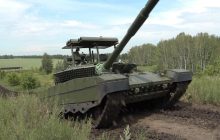 Российской армии отправили новую партию танков Т-80БВМ (видео)