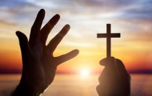 Сильна молитва на День святого Духа: про що молитися і чого не можна робити