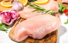 Что означают белые полоски на куриных грудках: ответ ученых может удивить