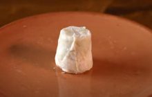 Понад тисячу доларів за кілограм: із чого роблять найдорожчий сир у світі