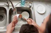 Как американцы моют посуду: почему в США не используют губку