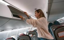 Більшість людей не знають про це неписане правило щодо ручної поклажі в літаку