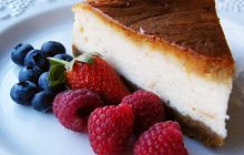 Как быстро приготовить вкусный чизкейк: известный шеф-повар поделился "кремовым" рецептом