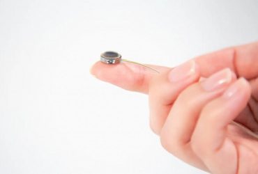 Конкурент Neuralink Ілона Маска встановив свій мозковий імплант першому пацієнтові