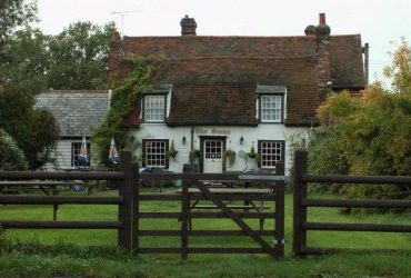 У красивому британському селі кожна вулиця переносить відвідувачів в інший час: чим воно привабливе