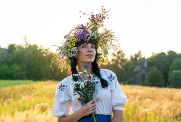 Привітання зі світлою Трійцею 2025: чого побажати близьким