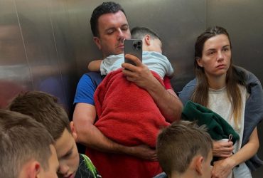 Киев в дыму: Решетники показали, как с детьми прятались от взрывов (фото)